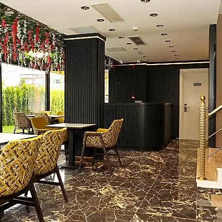 Hotel Gardenmode Airport